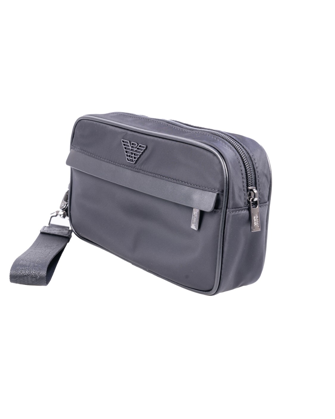 shop EMPORIO ARMANI  Beauty: Emporio Armani beauty in nylon riciclato ASV.
Placchetta aquila.
Dettagli in pelle.
Chiusura con zip.
Tasca esterna con zip.
Polsiera con moschettone.
Tasca con zip sul retro.
Composizione: 100% Poliammide.
Made in China.. Y4R581 Y217J-80001 number 3564185